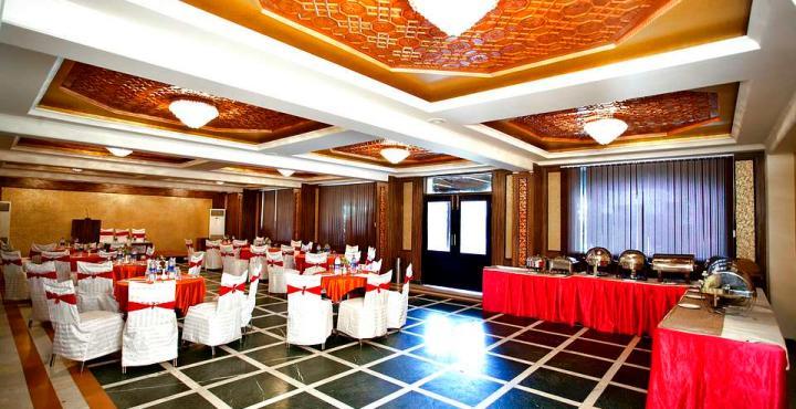 Radisson Srinagar Hotel Buitenkant foto