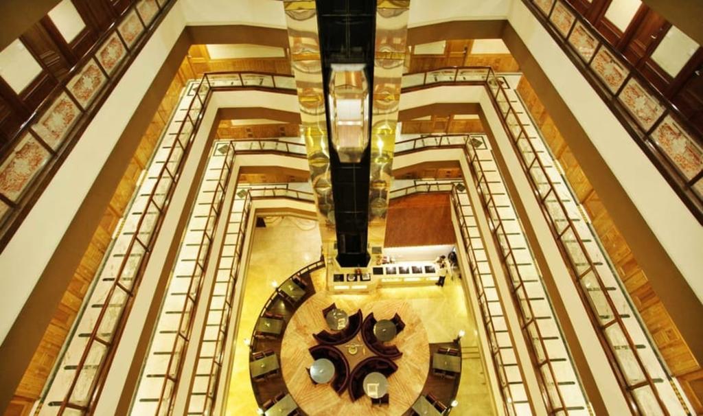 Radisson Srinagar Hotel Buitenkant foto