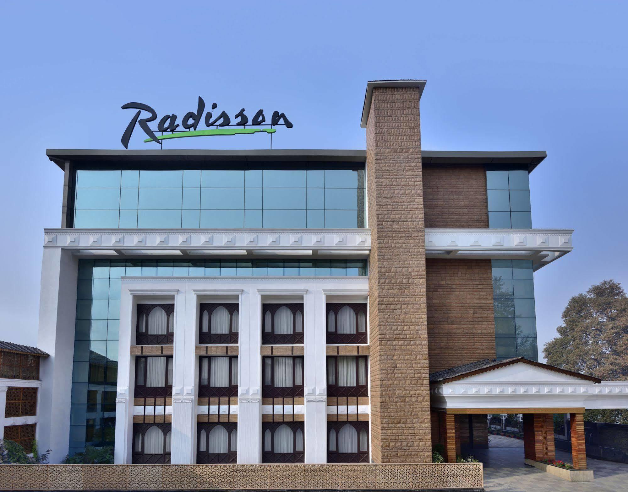 Radisson Srinagar Hotel Buitenkant foto